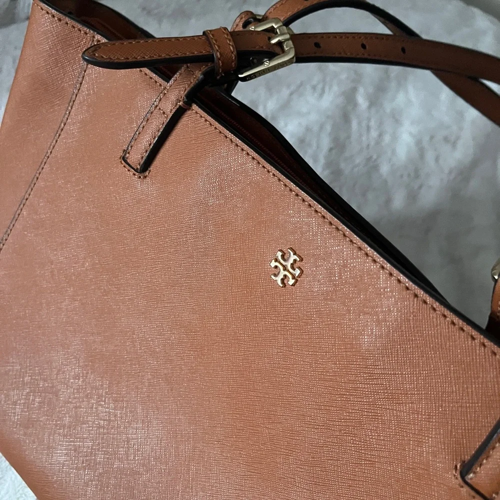 ✨Tory Burch York Tote✨ - Picture 9 of 16